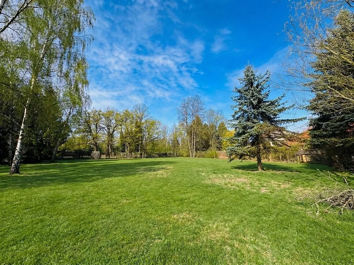 Prodej stavebního pozemku 8421 m²